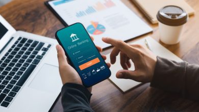 mobile banking vs traditional banking 2025